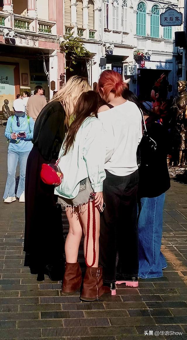 封关前瞻丨海口骑楼老街冬日景象：满眼都是外国人