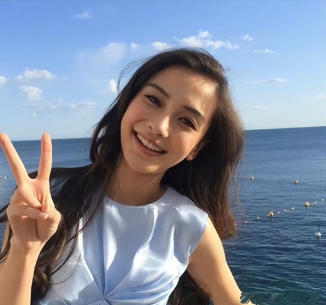 离婚3年后，48岁的黄晓明再次官宣喜讯，成为杨颖高攀不起的存在