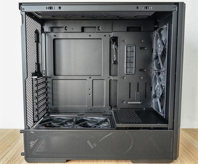 自带屏幕的主机—联力207D+9950X3D+ROG B850-F+索泰5070Ti装机