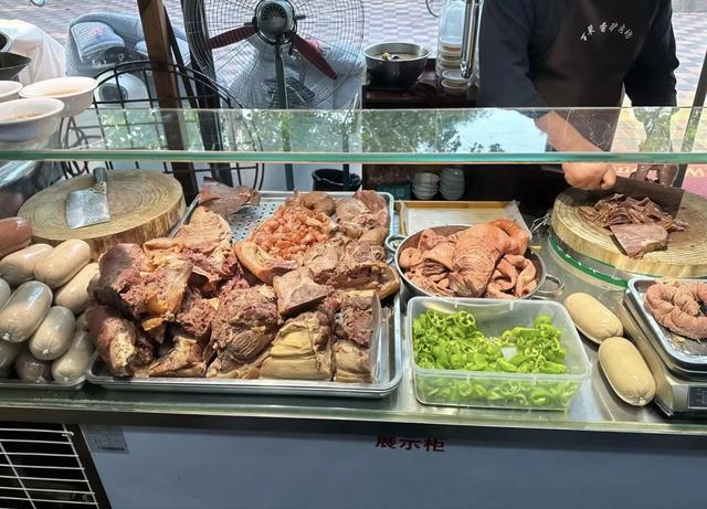 这座火车拉来的牛肉板面城，大多人都没怎么玩过