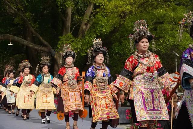 乡游黔中 · 榕江县 乐乡村丨古榕河滩枕夏梦,侗歌唤醒寨蒿河