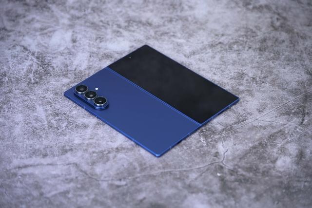 轻薄与科技的交融 三星Galaxy Z Fold7图赏