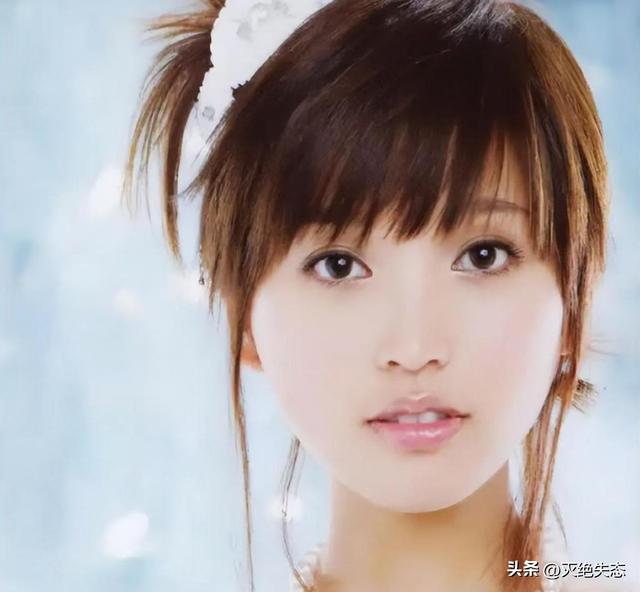 落毛凤凰不如鸡？42岁著名歌手江苏走穴，宾客只顾吃席没人搭理