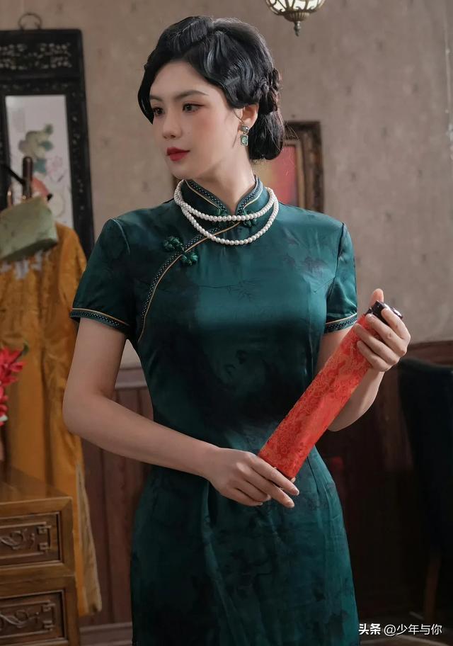沉默的荣耀：比曾黎、阿美年轻，比隆妮清秀，大学刚毕业就被带火