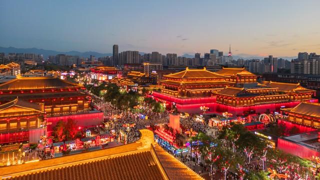 别再被网红攻略骗了！听听西安本地人的大实话，这样玩才地道。