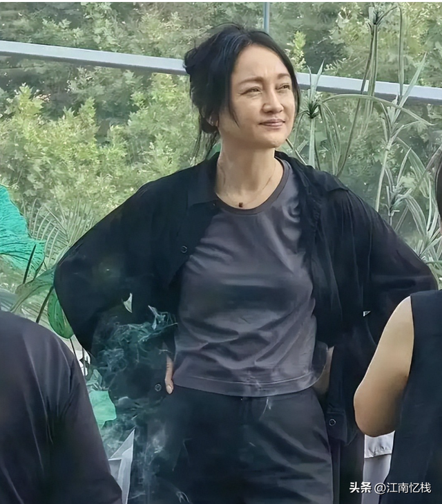 钱再多有什么用？50岁周迅的现状，给所有中年女性提了个醒