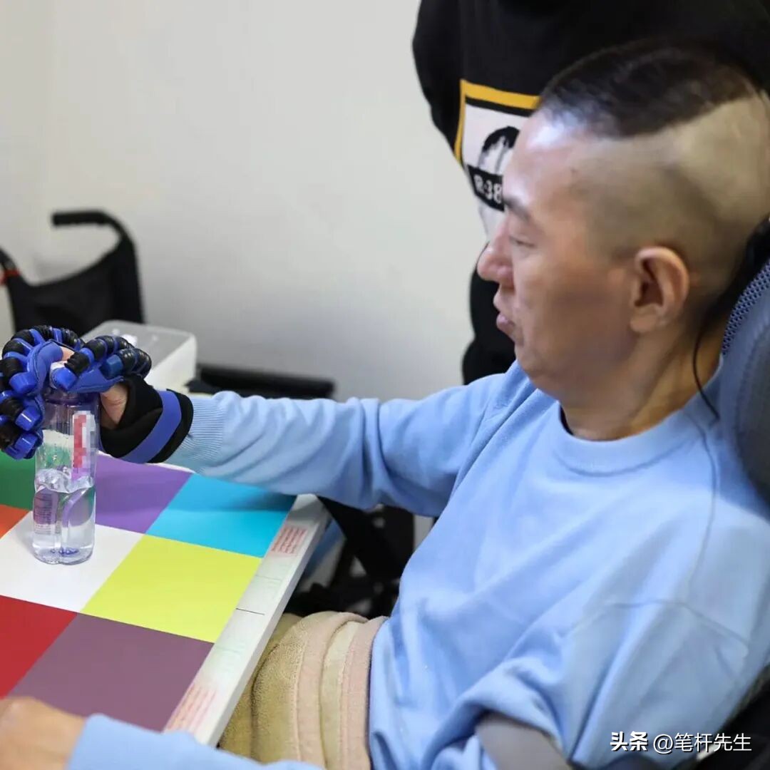 脑机接口中美竞速_马斯克_马斯克意识上传机器人