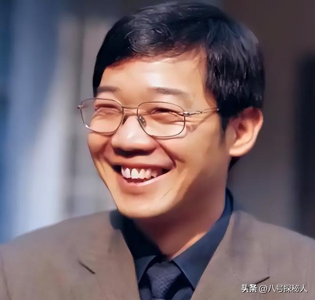 16年前，他把黄家驹念成黄家“狗”，自以为幽默，却意外断送前程