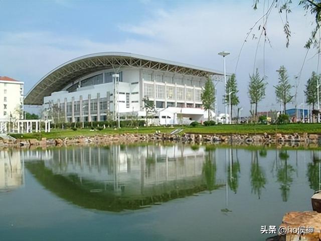 全球顶尖榜单揭秘：中国4万学者，霸榜全球前2%，怪不得遭美打压