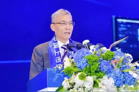 蔡司新一代机器人全飞秒技术中国上市 乐城先行区加速眼科医疗创新图片