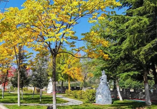 兰仓秋，染山河。