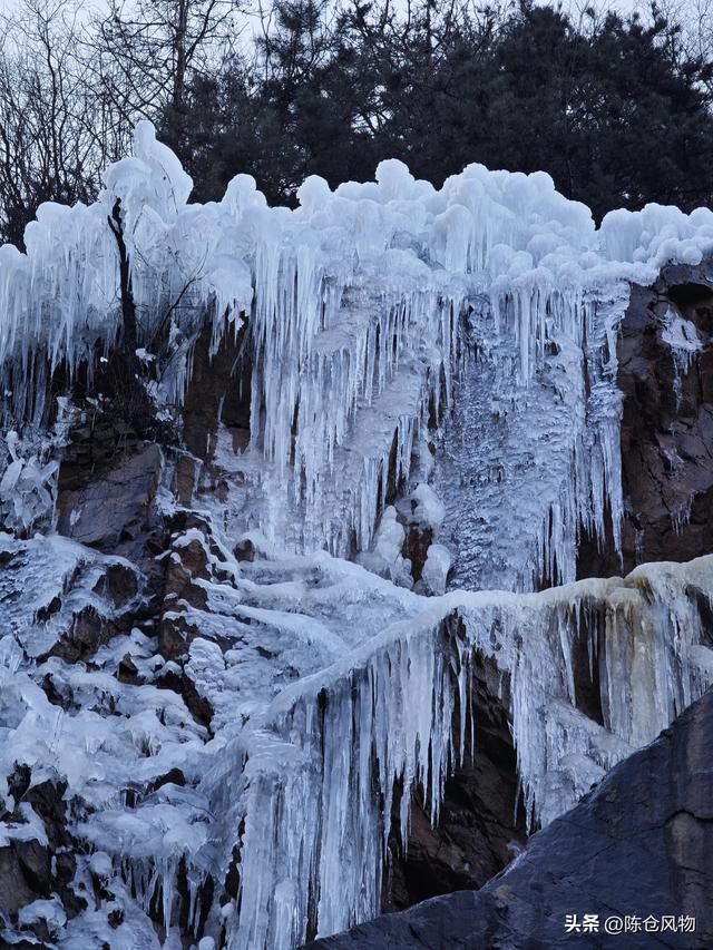 燃灯寺村鸡峰飞瀑进入观赏期，建议中午去