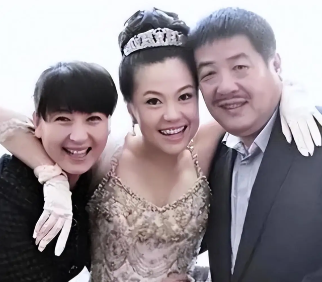 重罚！偷税、背人命债，被官方彻查后首露面的闫学晶 迎来最终结局