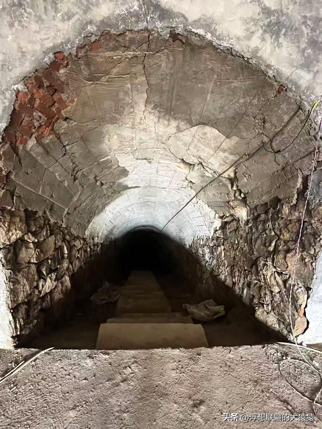 莱芜苗山镇铜山村里的汉代铜矿洞