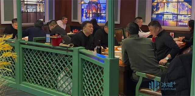 酒店民宿满房、饭店“一桌难求” 冰城旅游业“宠”到游客心坎里了