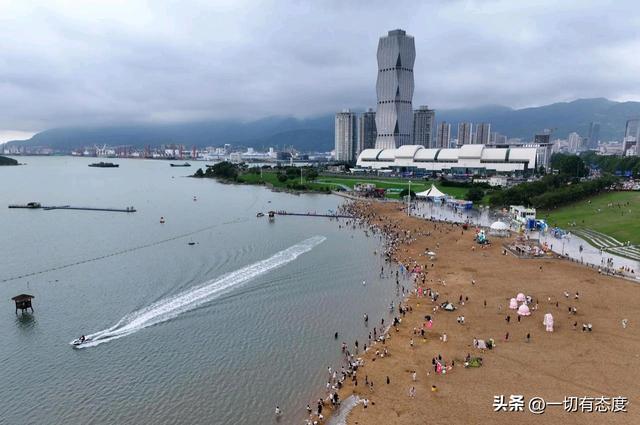 摩托艇破浪时突然懂了：为什么连云港的海，能让忙成陀螺的人放松