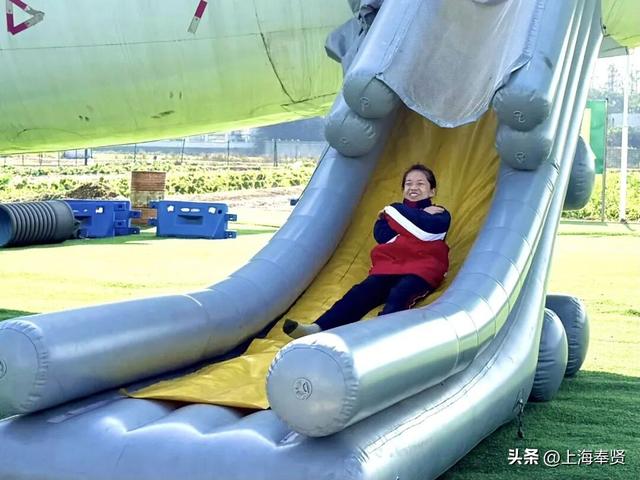 看碉堡、体验VR、听海防故事…酷过秋游！“柘”辆大巴把全民国防教育刻进DNA！