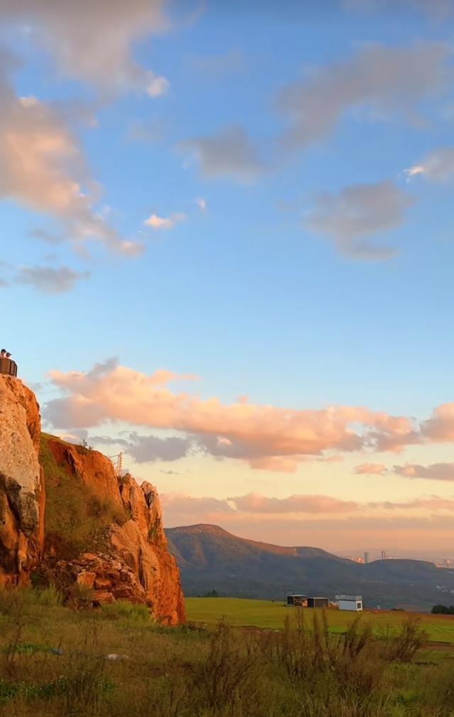 昆明日落“被劝退”，没登上最高处，却发现了更绝的天际线