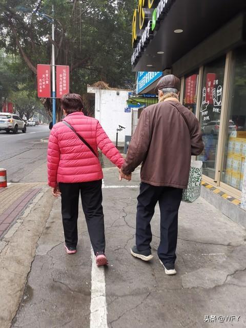 63岁保姆与72岁雇主同居却拒领证？只要每月3500工资！