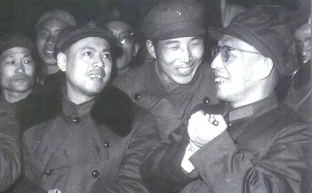 他是原上海市委书记，1975年揭发小平同志，1978年被开除党籍