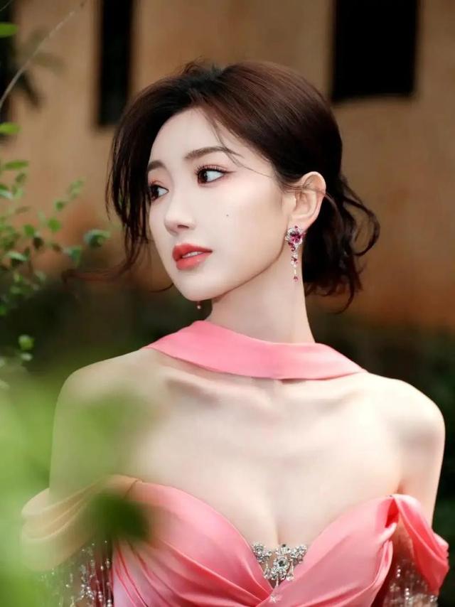 央视春晚彩排阵容公布！看了到场明星	，网友泪目，有他在收视稳了