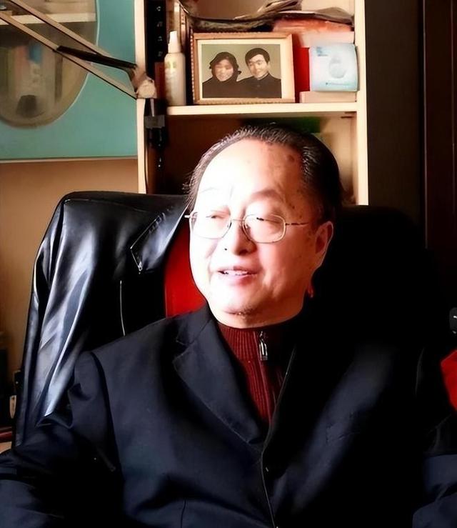 吃里爬外，永不回国？她带领30名演员选择留美，如今年过花甲归来