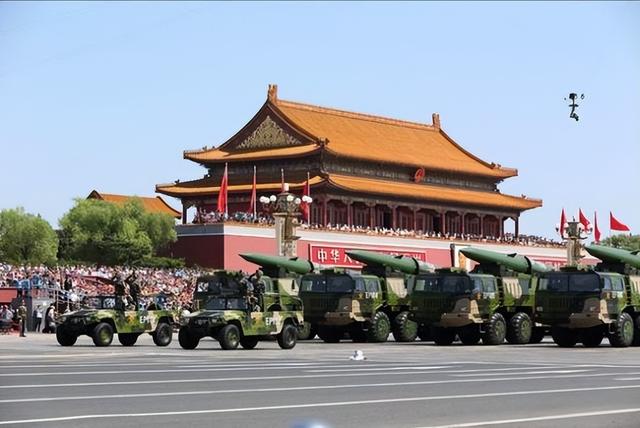 阅兵成谈判筹码？美方暗示：不给稀土就不捧场，中方直接亮底线