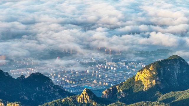 泰山云海之上的天地交响