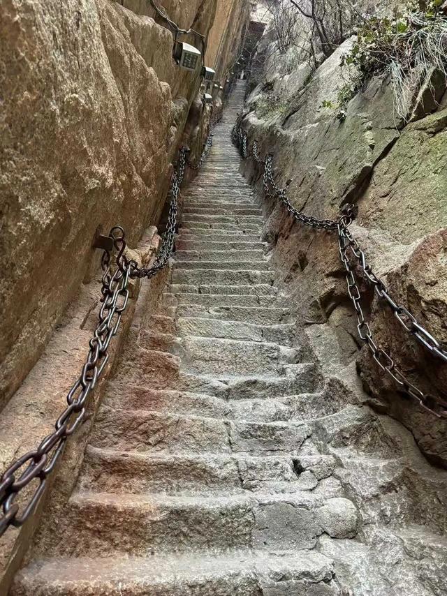 5个观景台+凌晨4点的日出：华山的险，藏着让人尖叫的光影密码