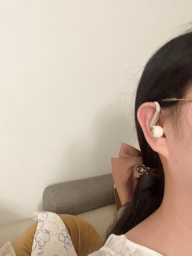 百元价位干翻千元机？这款运动耳机让眼镜党24小时舒适听歌