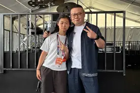 岳云鹏五一带女儿工作，13岁麓一大脸盘却不胖，不算漂亮但很讨喜图片