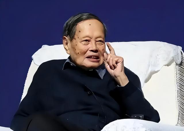 杨振宁的年薪到底有多高？知道真实数据后，才发现对他误解太深