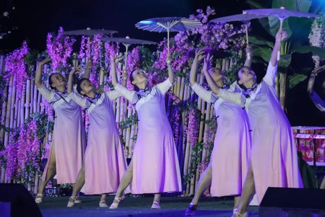 民族文化大盛宴！“打铁花”燃爆夜空！柳江荷花季“太上头”