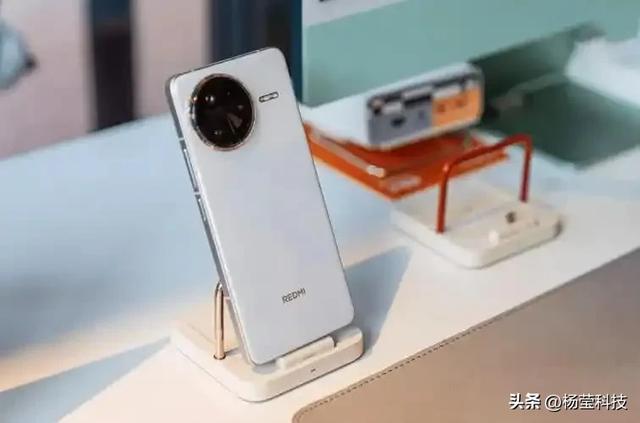 红米K90 Pro工程机揭秘：3nm双芯+超大续航+潜望长焦实力几何