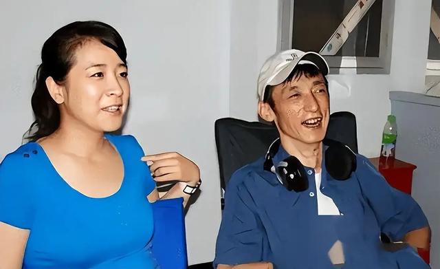 她是国家一级女演员，多次给丈夫戴绿帽，重病丈夫坐轮椅也不离婚