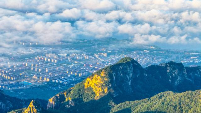 泰山云海之上的天地交响