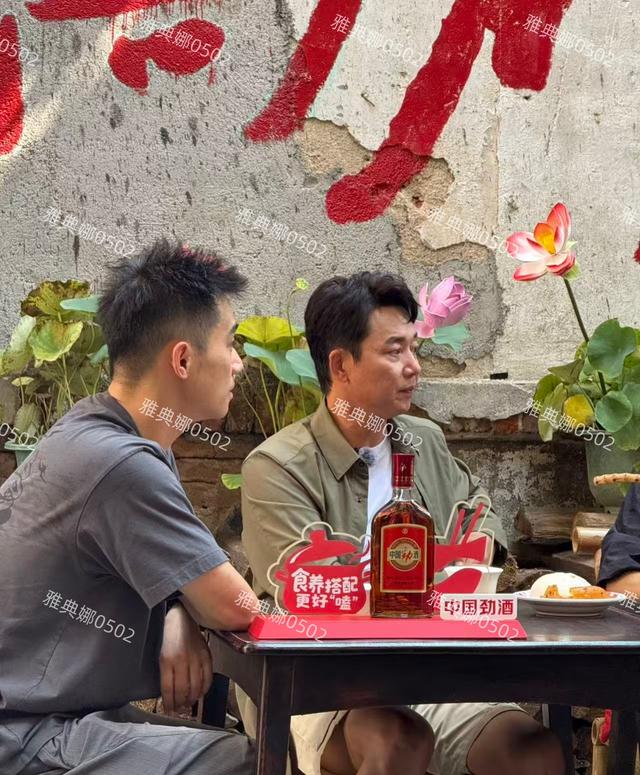 倪萍怎么变成这样了？她脸很僵嘴唇很厚鼻孔变大， 一脸横肉不面善