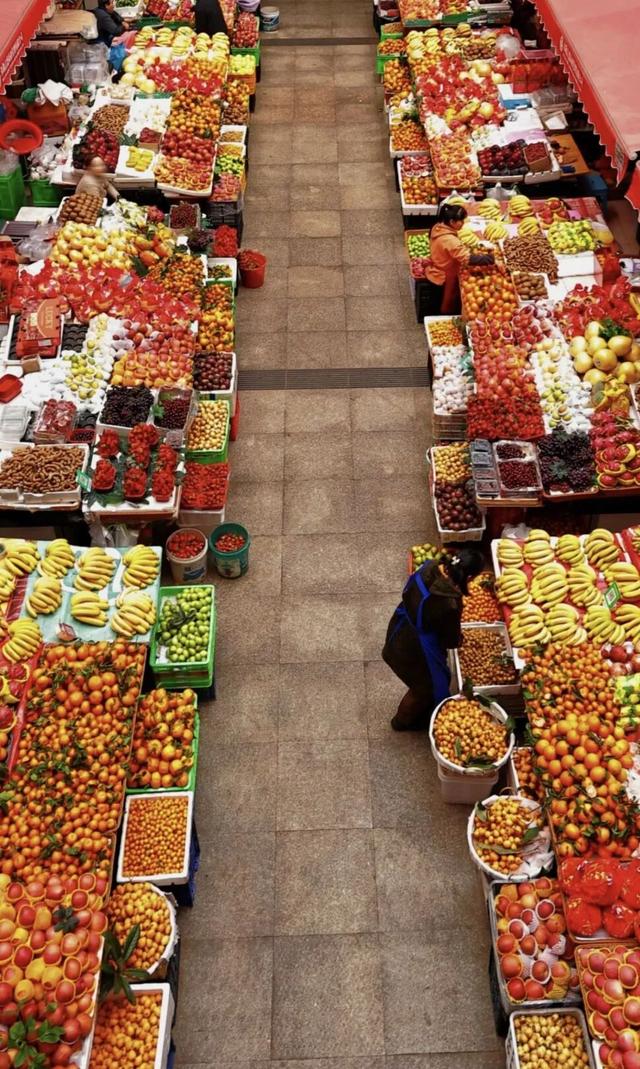 不输昆明！高铁可达20℃暖冬小城，泡温泉晒太阳水果随吃！人少物价低，6元就嗦粉！