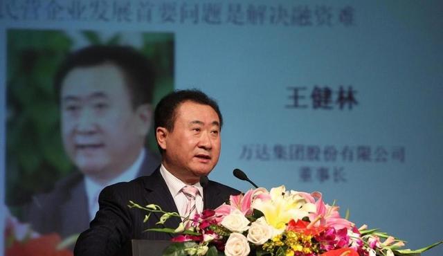 王健林想不到，刚卖完家当不到72小时，刘强东就出了这么大的风头