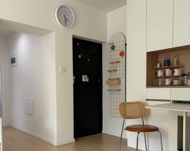 北京姑娘38㎡蜗居客厅火了	，因“阳台改成卧室	”走红，太有想法了