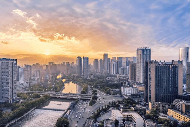 “云游”红火成都 感受“中国红”最生活的模样！