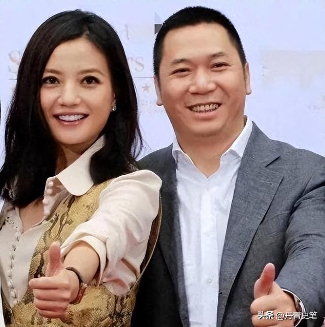 黄有龙没想到，才与自己官宣离婚2年	，前妻赵薇就因李湘深陷泥潭