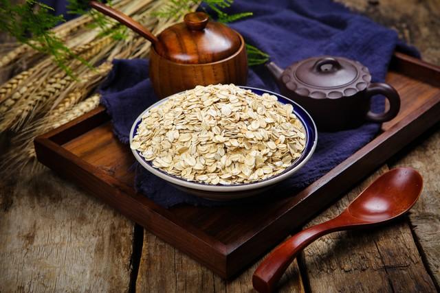 燕麦营养高堪称“植物黄金”，营养师说：吃燕麦时别犯2个错误