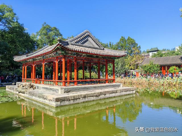 参观北京恭王府，过去一直觉得这是小景点，没想到游客居然这么多