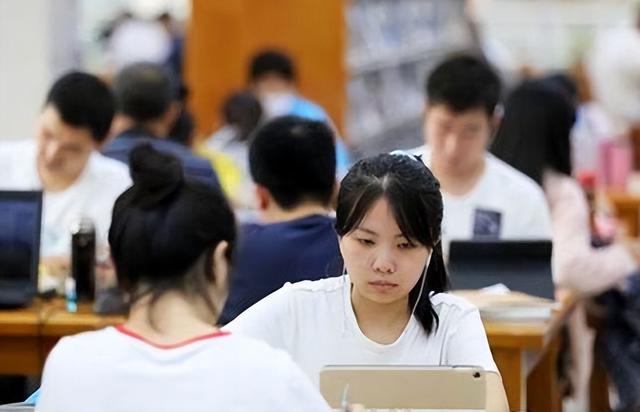 “铁饭碗”不铁了？多地改革掀风暴，小城困局倒逼变革