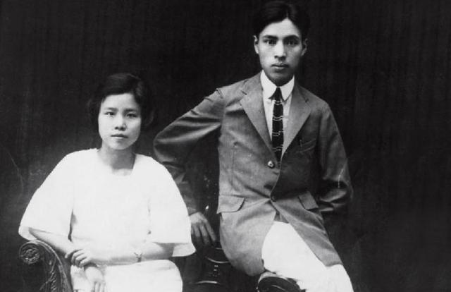 1997年，李鹏总理全家在玉泉山游玩，难得团聚，女儿女婿罕见出镜