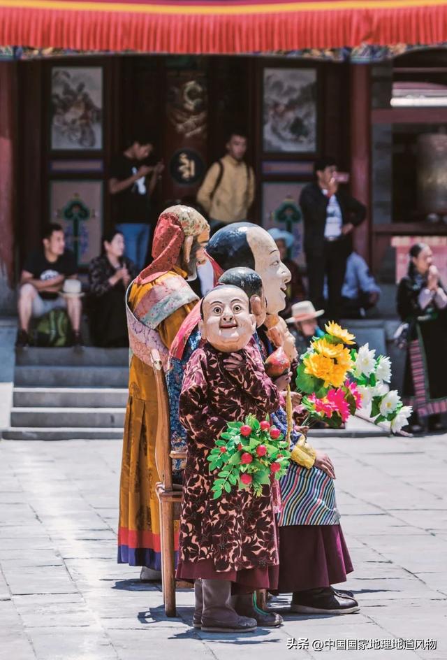 西北避暑第一城，挤满了哪儿凉快哪待着的年轻人