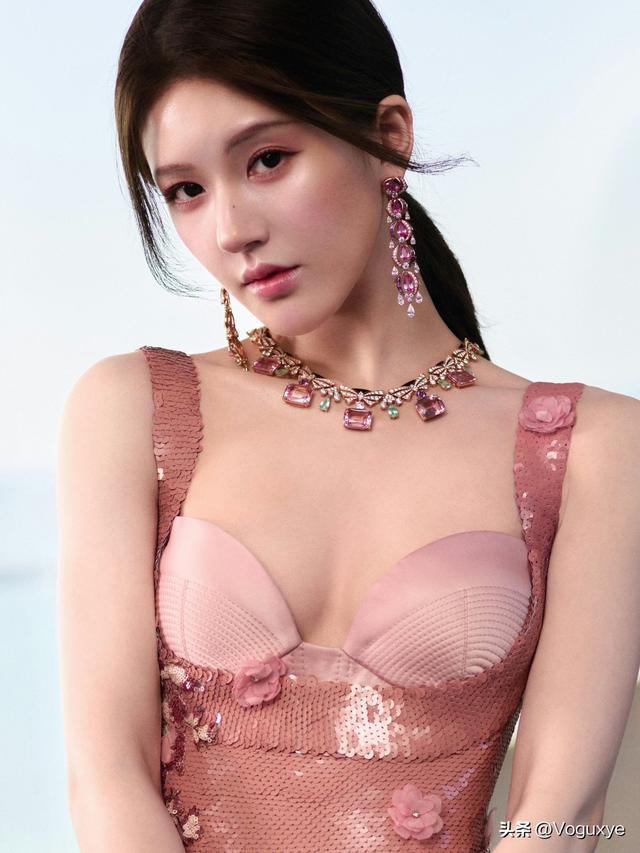 赵露思红毯压轴