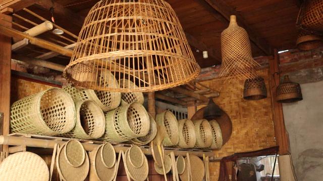 云南边境神秘村落，住在国际河畔，哈尼族阿克老寨