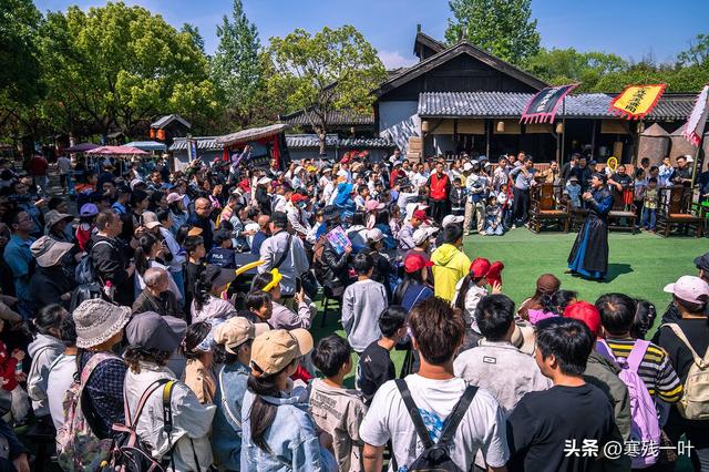 又是象山影视城！五一假期首日人气爆表，再现人山人海盛况